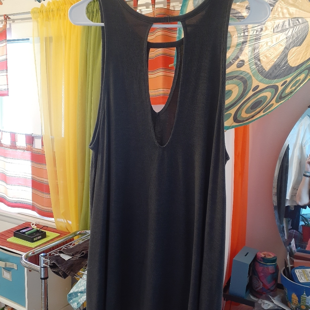 Top - Picture 2 of 4